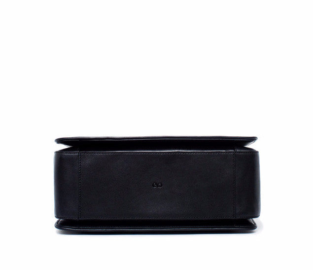 Frieda Handbag with Phone Charger Black Tote Everpurse
